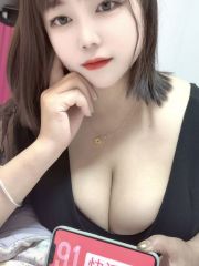 妹子清纯中的极品体验到了快乐